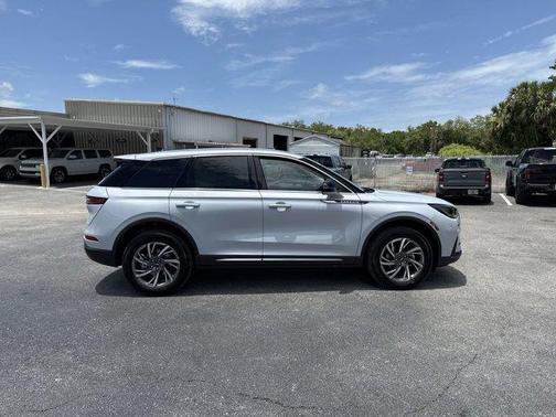 2025 Lincoln Corsair Premiere
