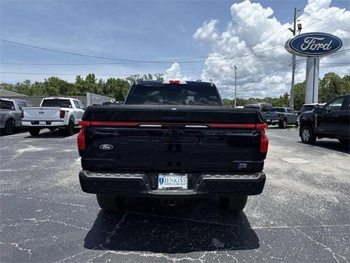 2025 Ford F-150 Lightning LARIAT
