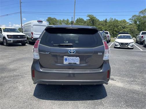 2017 Toyota Prius v Five