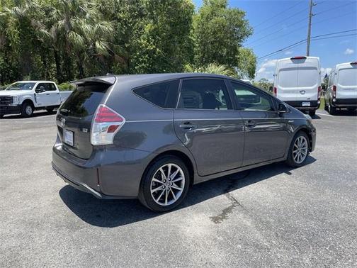 2017 Toyota Prius v Five