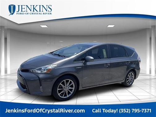 2017 Toyota Prius v Five