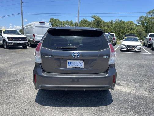 2017 Toyota Prius v Five