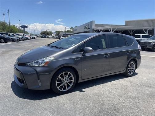 2017 Toyota Prius v Five