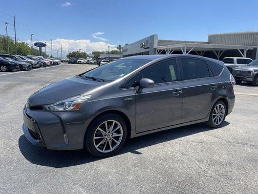 2017 Toyota Prius v Five