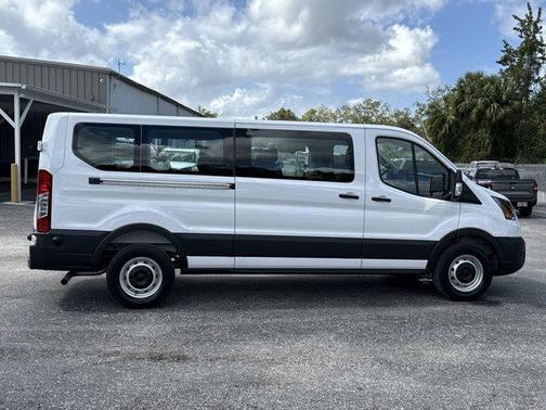 2025 Ford Transit-350 XL