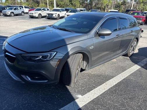 2018 Buick Regal TourX Essence