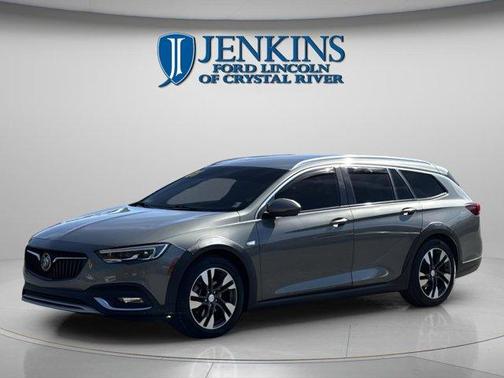 2018 Buick Regal TourX Essence