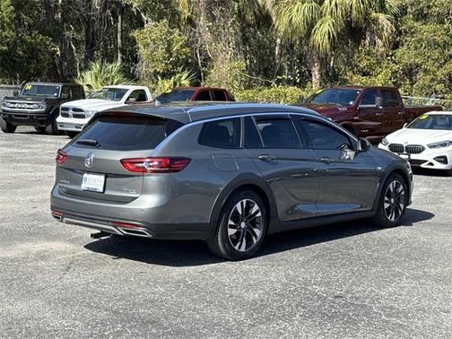 2018 Buick Regal TourX Essence