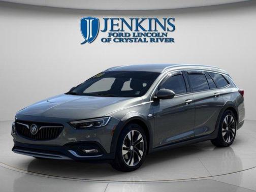 2018 Buick Regal TourX Essence