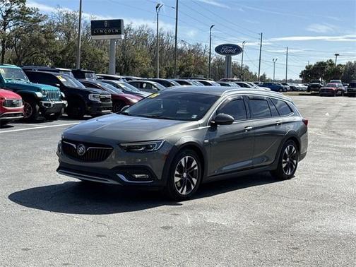 2018 Buick Regal TourX Essence