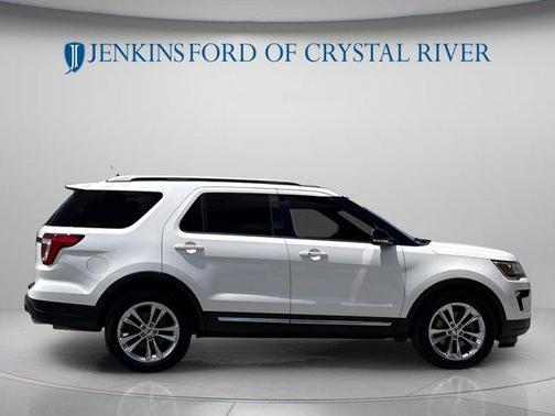 White Platinum Clearcoat Metallic 2018 Ford Explorer XLT