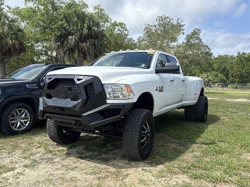 Bright White Clearcoat 2017 RAM 3500 SLT