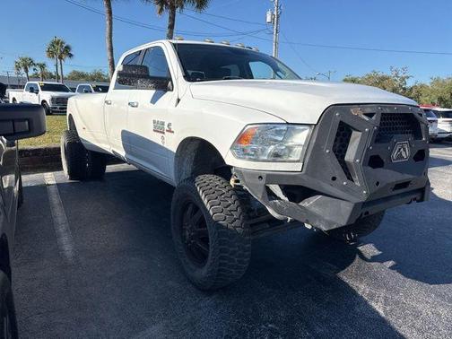 Bright White Clearcoat 2017 RAM 3500 SLT