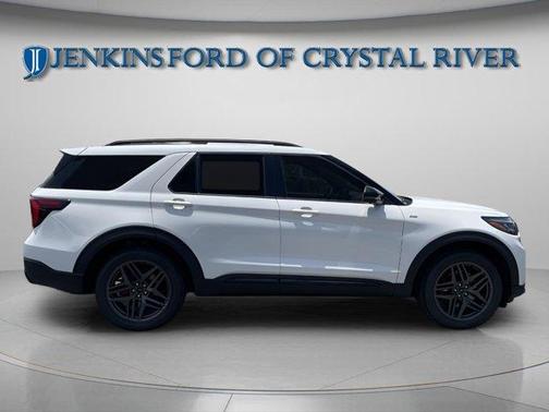 Star White 2025 Ford Explorer ST-Line