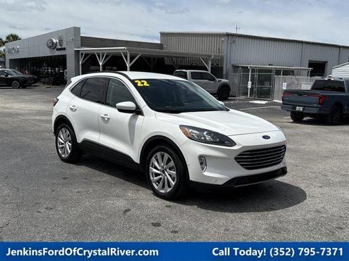 White Metallic 2022 Ford Escape Titanium Hybrid