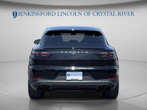 Jet Black Metallic 2022 Porsche Cayenne