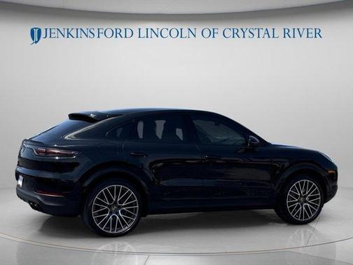Jet Black Metallic 2022 Porsche Cayenne