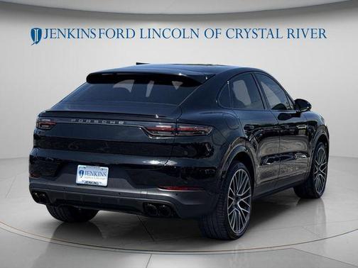 Jet Black Metallic 2022 Porsche Cayenne