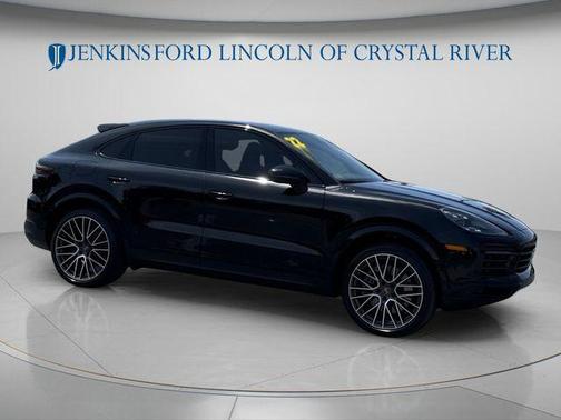 Jet Black Metallic 2022 Porsche Cayenne