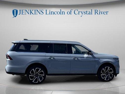 Gray Mist Metallic 2026 Lincoln Navigator L Reserve