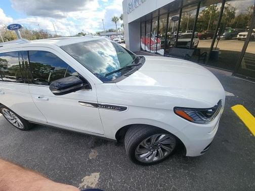 2024 Lincoln Navigator Premiere