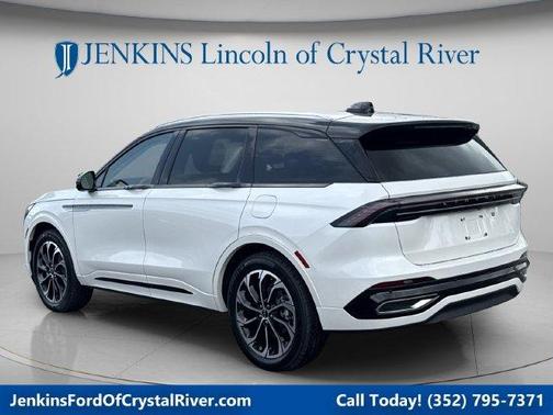White Platinum Clearcoat Metallic 2026 Lincoln Nautilus Reserve