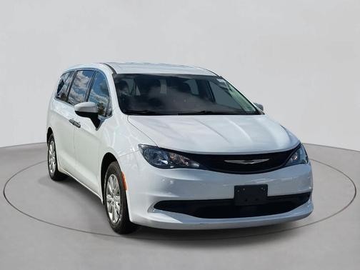 2021 Chrysler Voyager L