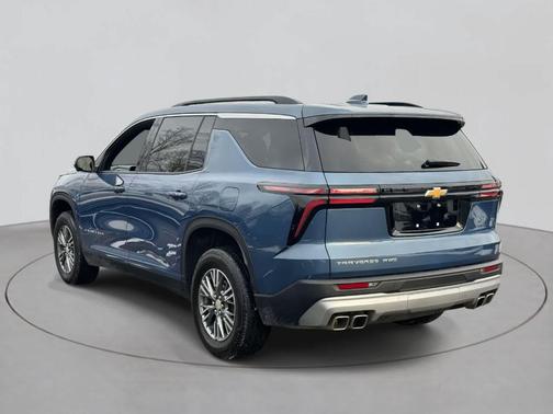 2024 Chevrolet Traverse LT