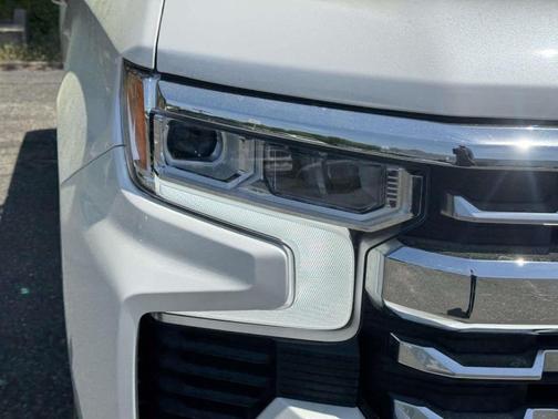 Iridescent Pearl Tricoat 2023 Chevrolet Silverado 1500 LTZ