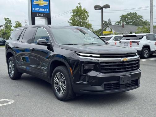 Mosaic Black Metallic 2024 Chevrolet Traverse LS
