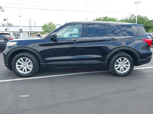 Black Metallic 2021 Ford Explorer Base