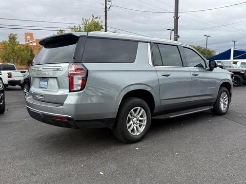 2023 Chevrolet Suburban LT