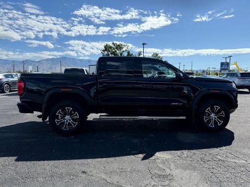 2023 GMC Canyon AT4