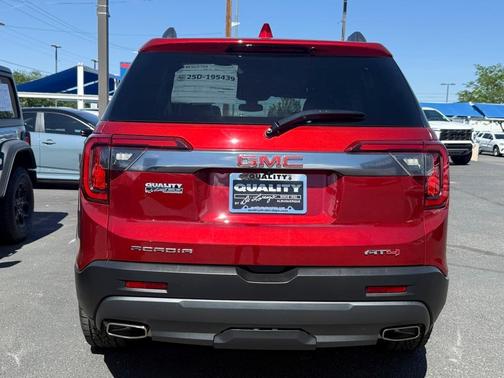 2023 GMC Acadia AT4