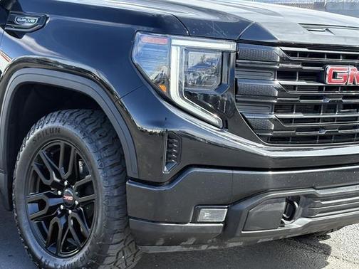 Black 2022 GMC Sierra 1500 Elevation