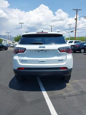 Bright White Clearcoat 2024 Jeep Compass Latitude