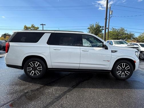 2024 GMC Yukon XL AT4