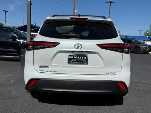 2022 Toyota Highlander LE