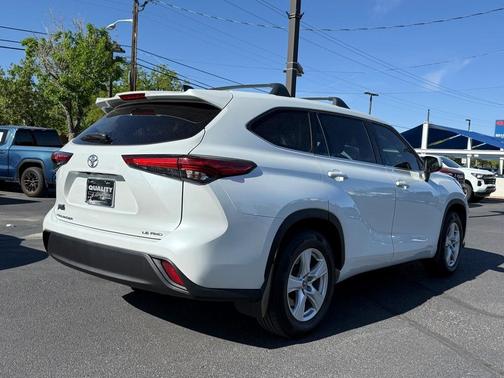 2022 Toyota Highlander LE