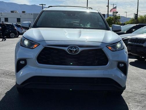 2022 Toyota Highlander LE