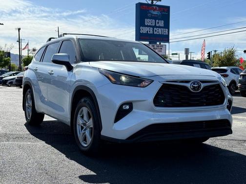 2022 Toyota Highlander LE