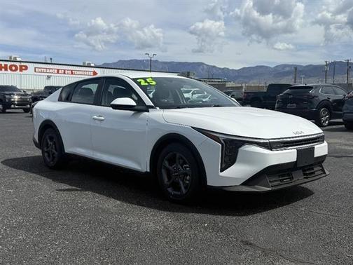 White 2025 Kia K4