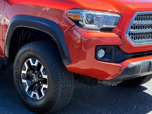 2016 Toyota Tacoma SR