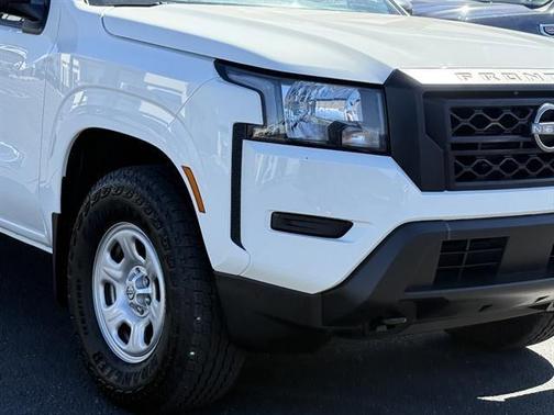 Glacier White 2022 Nissan Frontier S