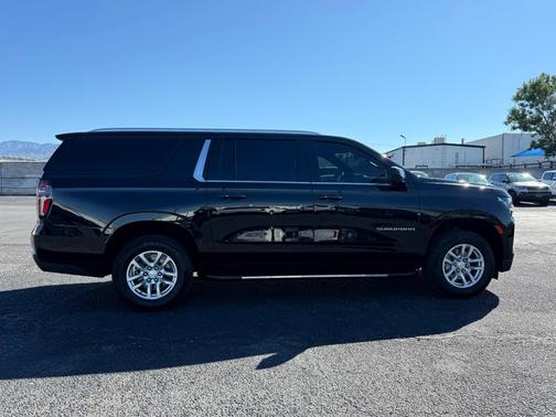 2024 Chevrolet Suburban LT