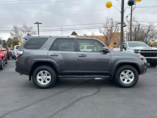 Photo 4 of 28 of 2016 Toyota 4Runner SR5 Premium