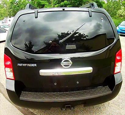 2012 Nissan Pathfinder LE