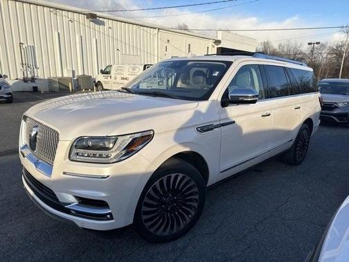Photo 2 of 8 of 2019 Lincoln Navigator L Black Label