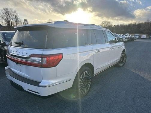 Photo 5 of 8 of 2019 Lincoln Navigator L Black Label