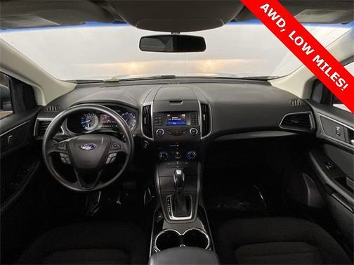 Photo 3 of 40 of 2017 Ford Edge SE